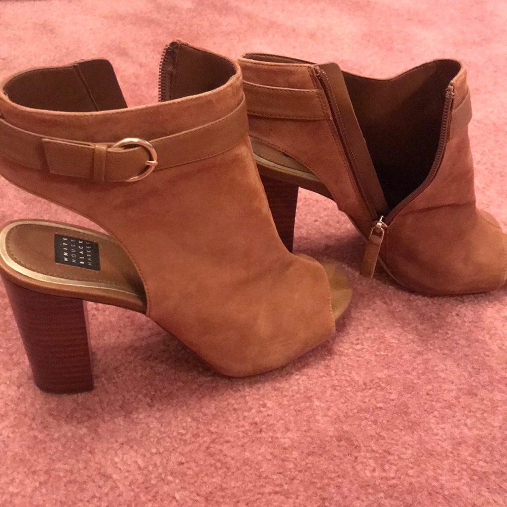 White House Black Market size 8 heels